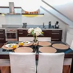 #stayhere - Spacious Luxury Town Hall 3bdr *