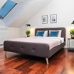 #stayhere - Spacious Luxury Town Hall 3bdr דירה *