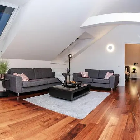 #stayhere - Spacious Luxury Town Hall 3bdr