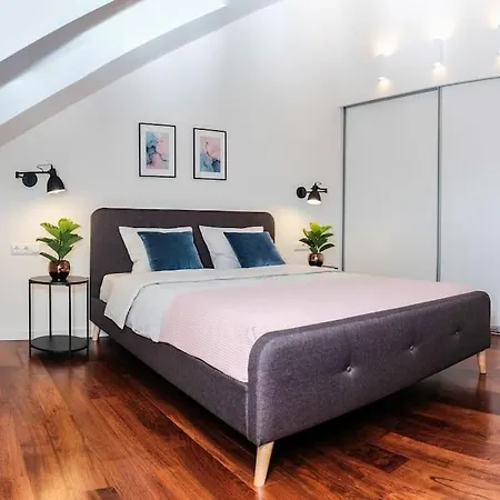 #stayhere - Spacious Luxury Town Hall 3bdr *