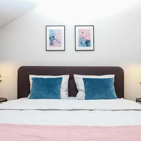 #stayhere - Spacious Luxury Town Hall 3bdr *