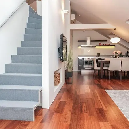 #stayhere - Spacious Luxury Town Hall 3bdr Apartment