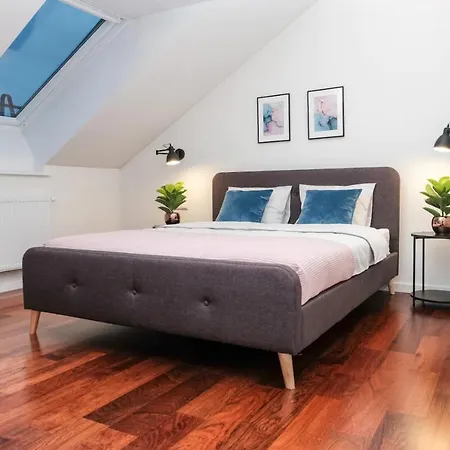 #stayhere - Spacious Luxury Town Hall 3bdr Apartment *