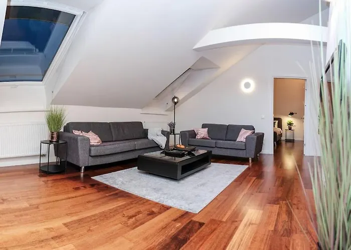 #stayhere - Spacious Luxury Town Hall 3bdr