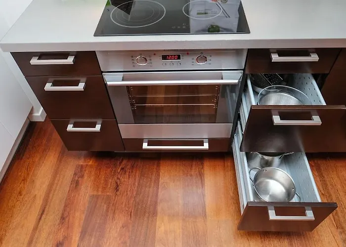 #stayhere - Spacious Luxury Town Hall 3bdr *