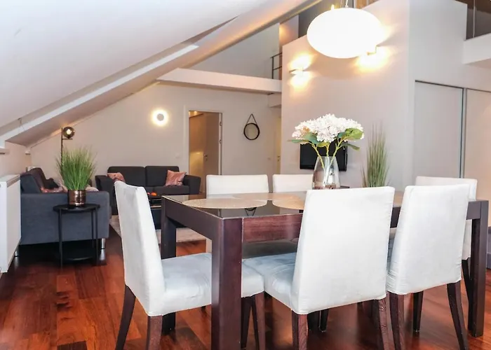 Apartmán #stayhere - Spacious Luxury Town Hall 3bdr *