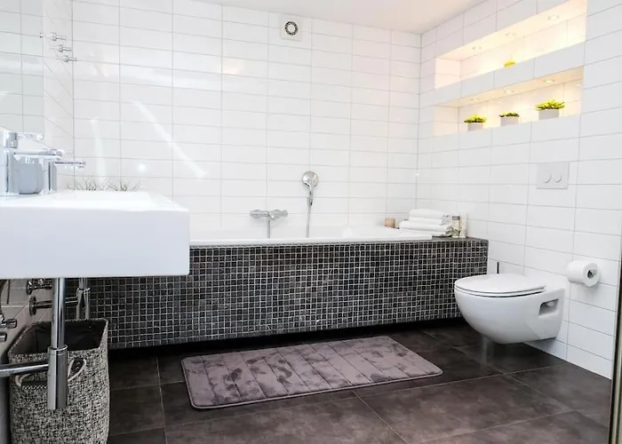 #stayhere - Spacious Luxury Town Hall 3bdr *