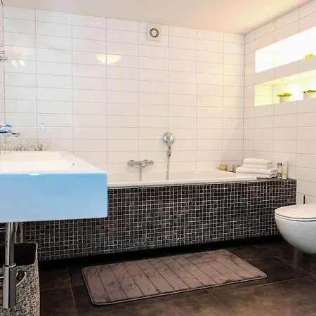 #stayhere - Spacious Luxury Town Hall 3bdr Апартаменты