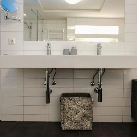 #stayhere - Spacious Luxury Town Hall 3bdr Lejlighed *