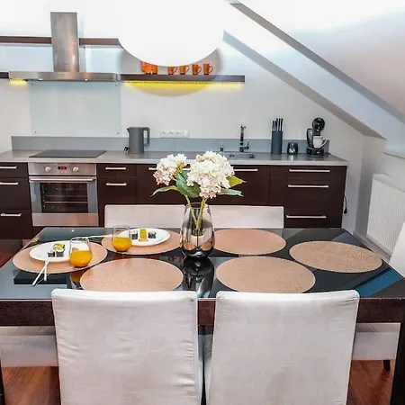 #stayhere - Spacious Luxury Town Hall 3bdr *