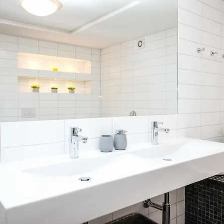 Lejlighed #stayhere - Spacious Luxury Town Hall 3bdr