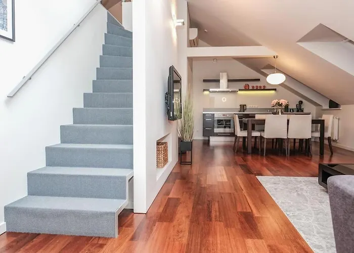 #stayhere - Spacious Luxury Town Hall 3bdr Apartamento