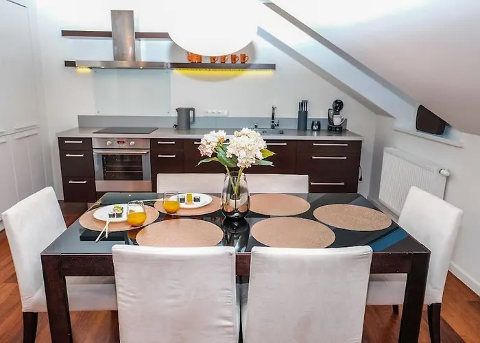 #stayhere - Spacious Luxury Town Hall 3bdr *