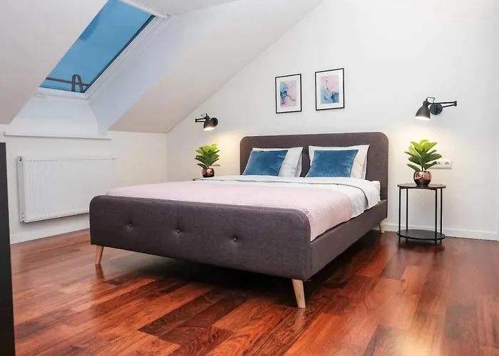 #stayhere - Spacious Luxury Town Hall 3bdr Apartman *